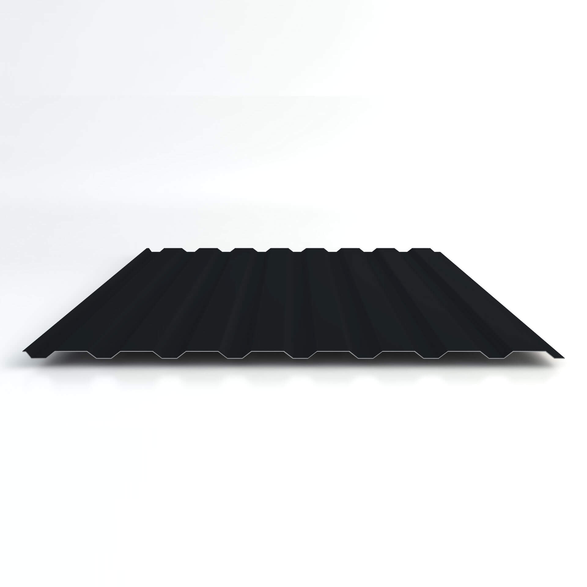 Trapezblech mit Profil 19/137, Farbe RAL 9005, für Wandverkleidung. Rechteckiges, wellenförmiges Metallblech mit mattem Finish auf weißem Hintergrund.