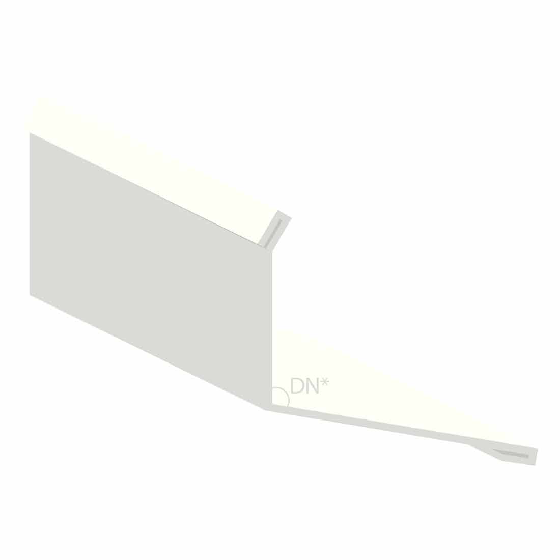 Reinweißes Stirnblech Wandanschluss mit RAL9010 Farbe, rechteckiger Kantenflansch und spitz zulaufendem Ende, gekennzeichnet mit "DN*", gegen weißen Hintergrund.