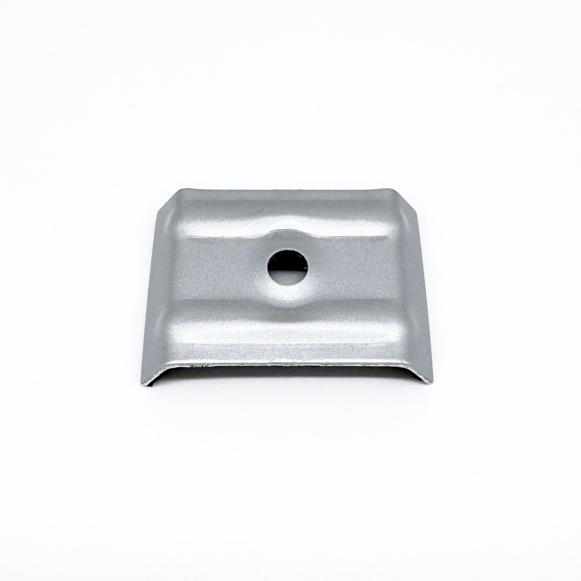 Kalotte in RAL 9006, Weißaluminium auf weißem Hintergrund fotografiert.