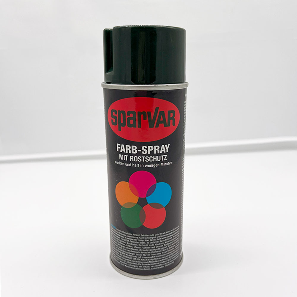 Spraydose mit dunkelgrünem Deckel und schwarzem Etikett, Aufschrift „RAL 6009 Tannengrün, seidenmatt“. Rückseite zeigt Gebrauchsanleitung und Warnhinweise.