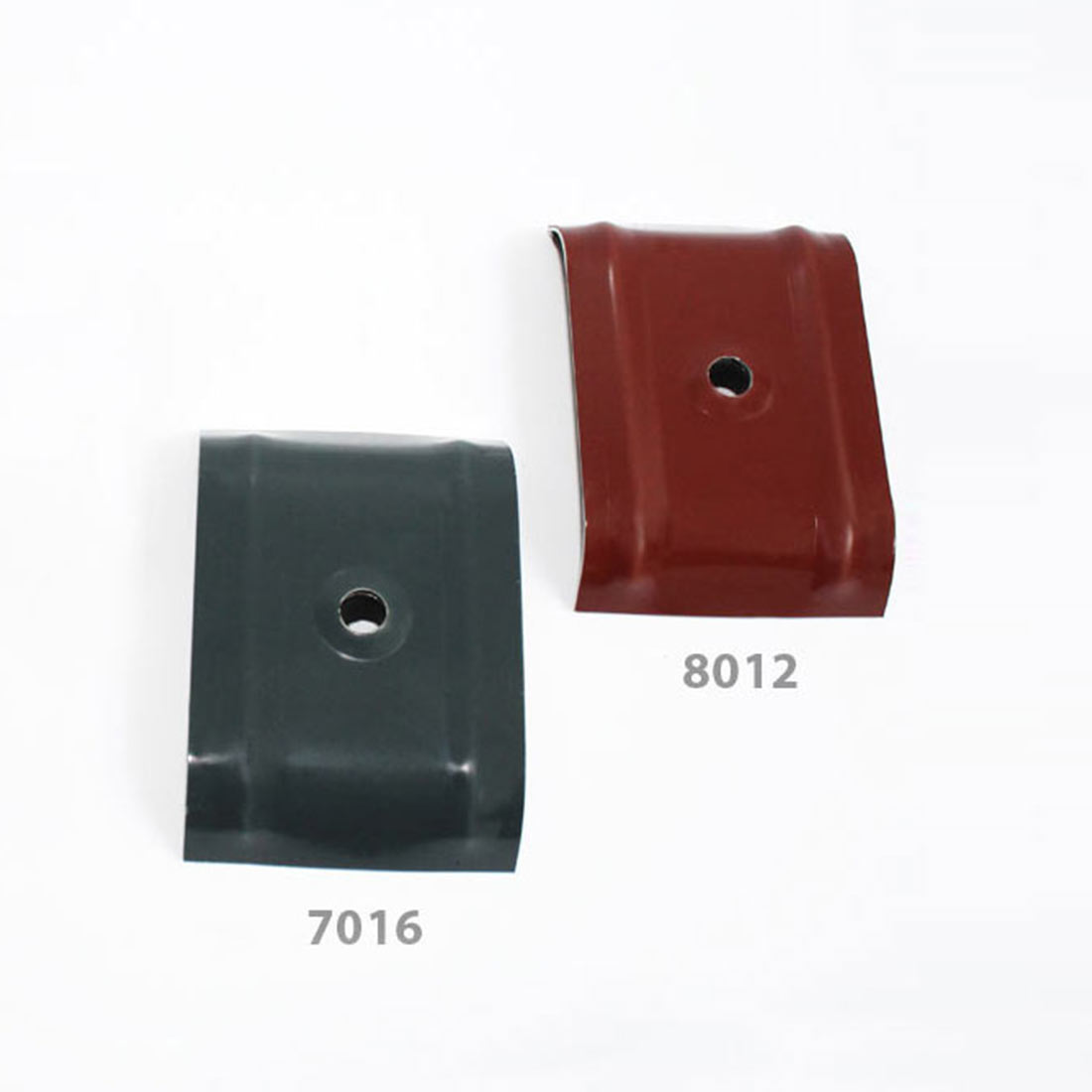 Kalotte 33/48 Zwei Kalotten in RAL Farben: links grau (7016), rechts rotbraun (8012), je mit Loch, auf weißem Hintergrund, zur Befestigung von Trapezblechprofilen.