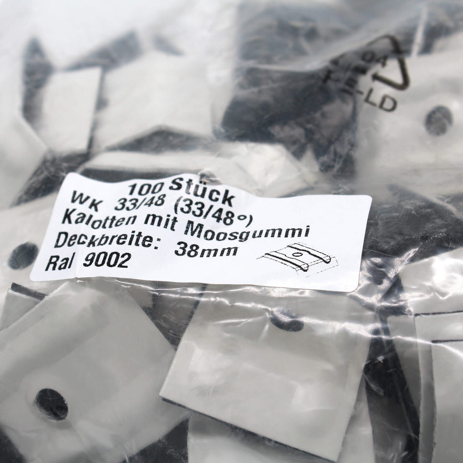 Verpackung mit Kalotten in Grauweiß, 33/48. Auf dem Aufkleber steht der Inhalt und technische Daten.