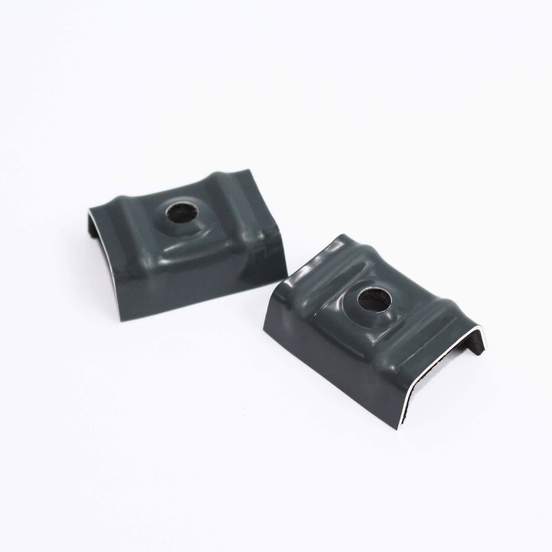 zwei Kalotten mit einem Loch in der mitte für die Schraube in Anthrazit