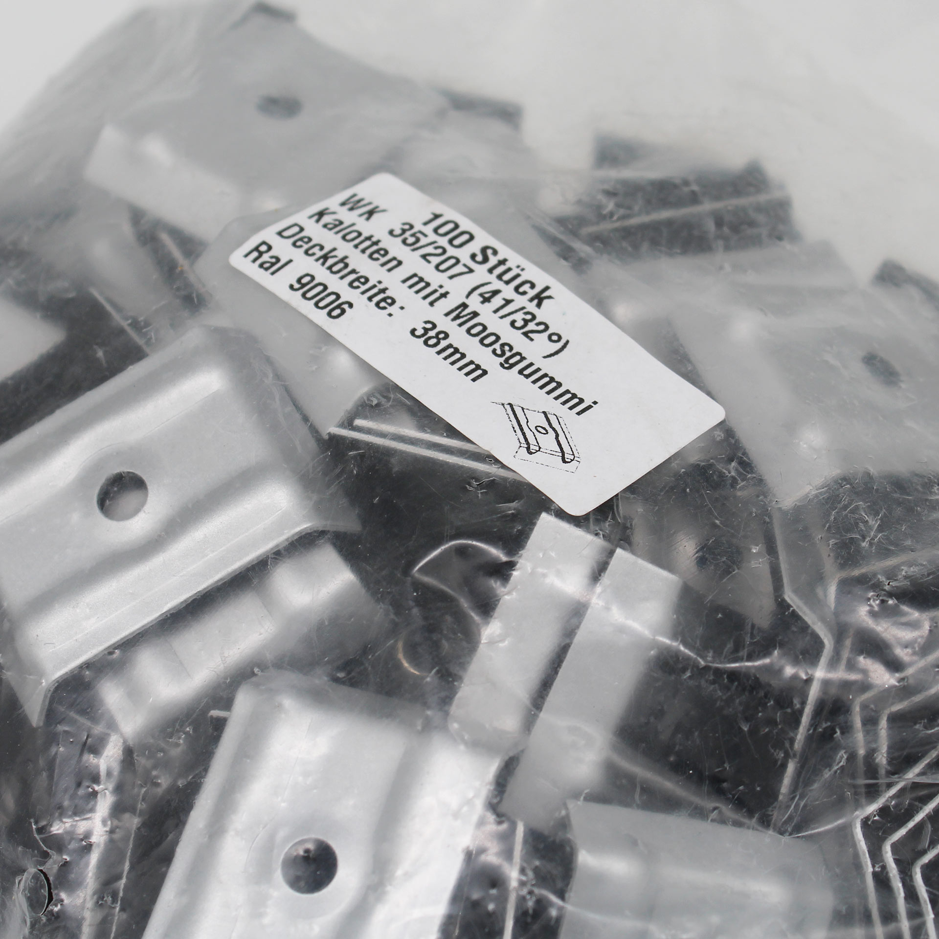 Verpackung mit Kalotten in grau. Auf dem Aufkleber steht der Inhalt und technische Daten.